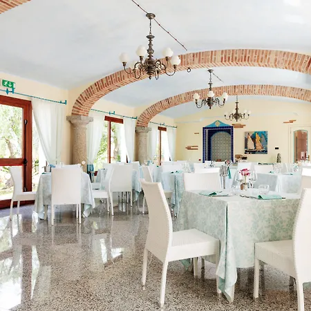 Club Hotel