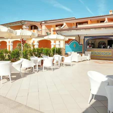 Club Hotel